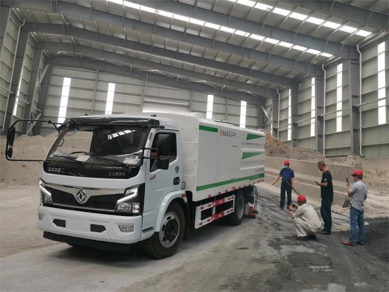 滚扫式吸尘车 滚扫式吸尘车